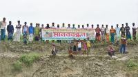 বগুড়ায় নদী ভাঙনে বিলীন শত শত বিঘা জমি, স্থায়ী বাঁধ নির্মাণের দাবিতে মানববন্ধন