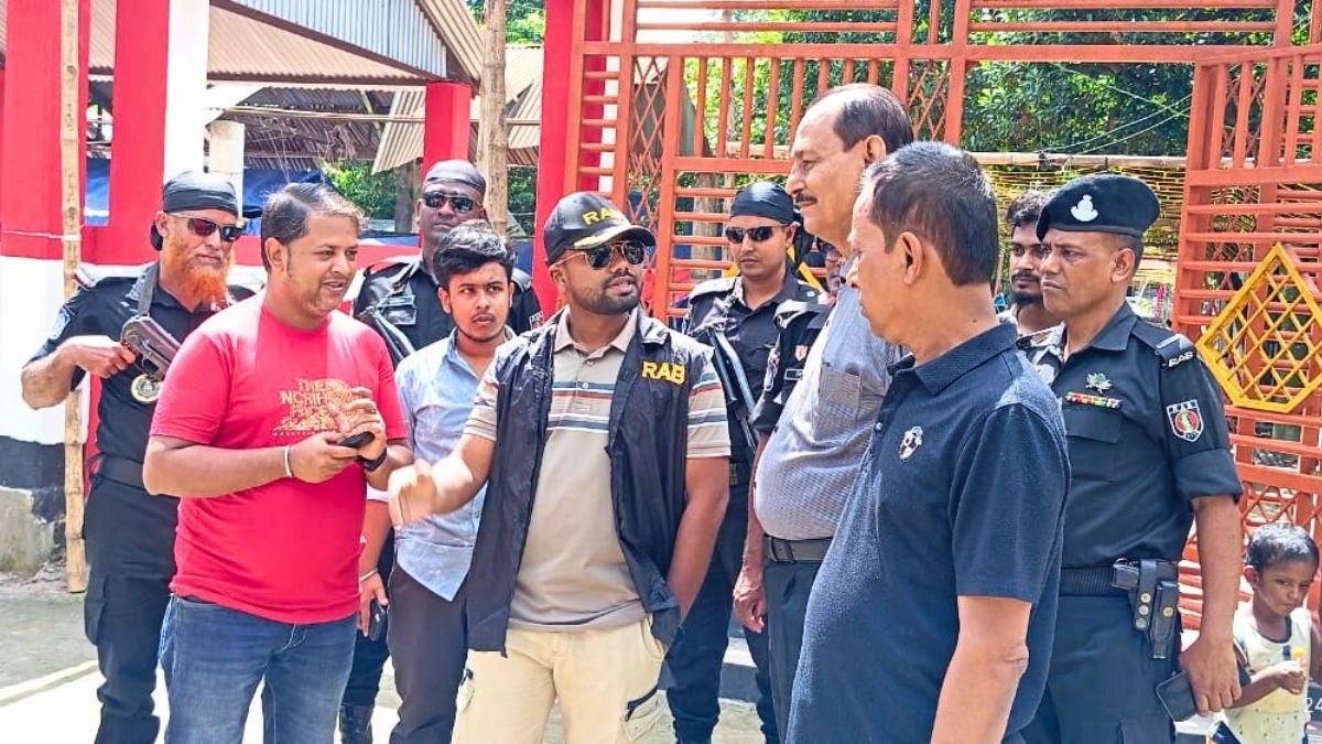 শ্রীপুরে দুর্গোৎসবের নিরাপত্তা পরিদর্শনে র‍্যাব কমান্ডার