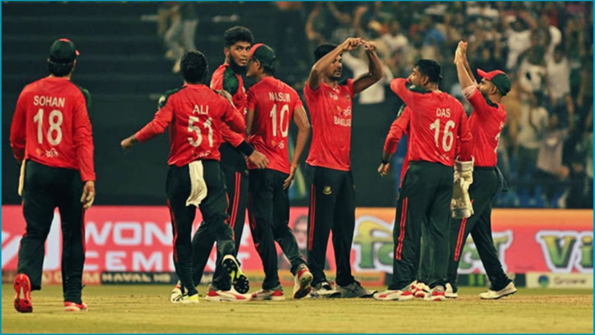 পাকিস্তানের বিপক্ষে ফিল্ডিংয়ে বাংলাদেশ