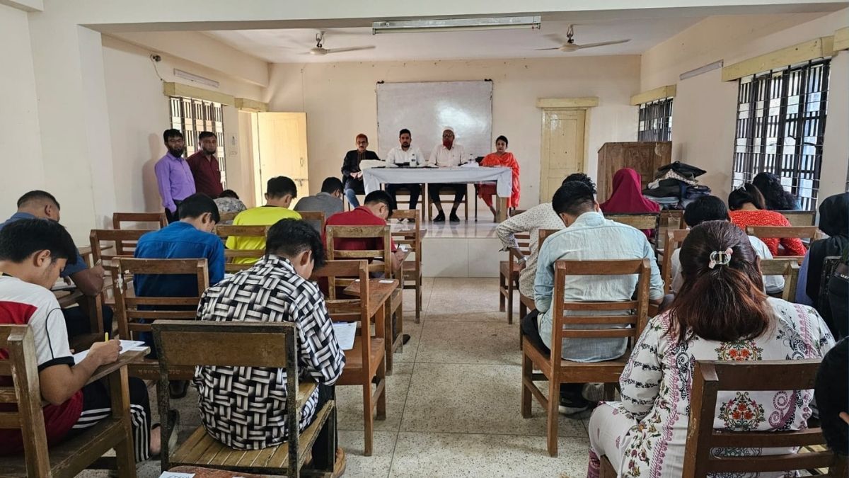 বান্দরবানে ফ্রি ল্যান্সিং প্রশিক্ষণ কোর্সে পরীক্ষার্থী ২ শতাধিক