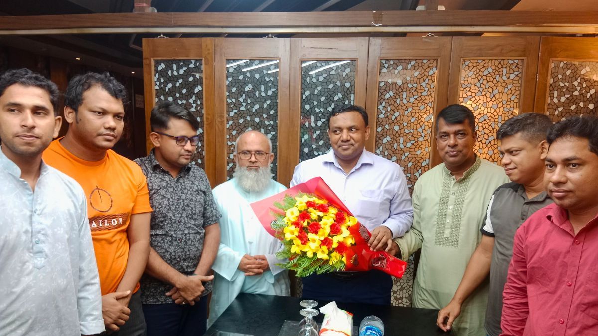 নোবিপ্রবির ভিসির সঙ্গে লোহাগাড়া প্রেসক্লাবের মতবিনিময়