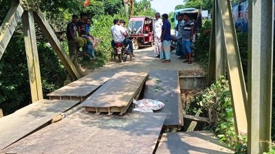 শ্রীপুরে আবারও বেইলি সেতু ভেঙে যান চলাচল বন্ধ