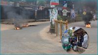 খাগড়াছড়িতে পূর্ণদিবস সড়ক অবরোধ, ভোগান্তিতে পর্যটকরা