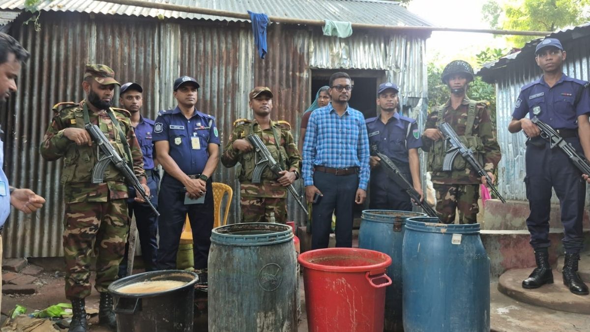 মধ্যনগরে ২০০ লিটার চোলাই মদ ধ্বংস