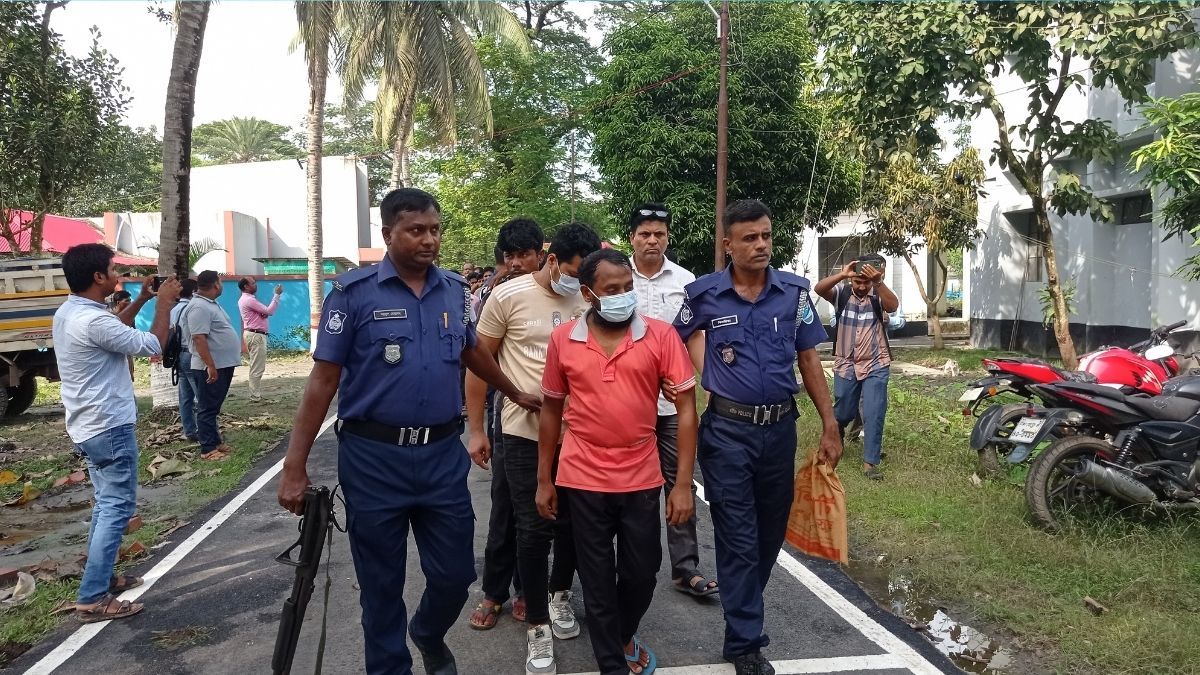 শ্রীপুরে একদিনের অভিযানে বিভিন্ন মামলার ৪০ আসামি গ্রেপ্তার