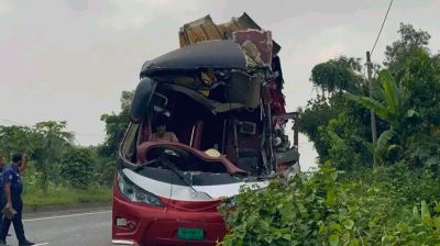 মিরসরাইয়ে কাভার্ডভ্যানে বাসের ধাক্কায় নিহত ১, আহত ৯