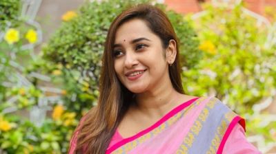 যুক্তরাষ্ট্রে অসভ্য আচরণের শিকার গায়িকা আতিয়া আনিসা