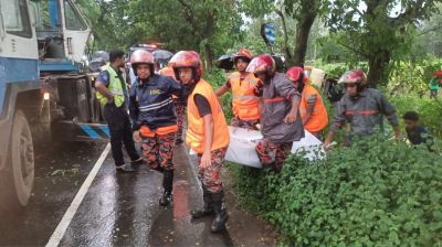 মিরসরাইয়ে নিয়ন্ত্রণ হারিয়ে ট্রাক খাদে পড়ে চালকের মৃত্যু