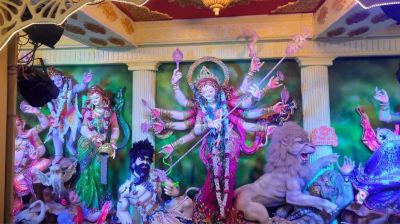 উৎসবের রঙে রঙিন শাঁখারিবাজারের দুর্গোৎসব