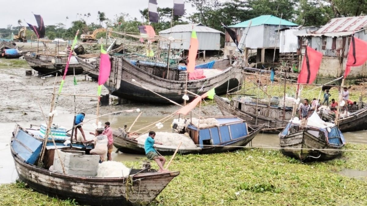 মাছ শিকারে ২২ দিনের নিষেধাজ্ঞা, এনজিও’র কিস্তি আদায় বন্ধ রাখার দাবি