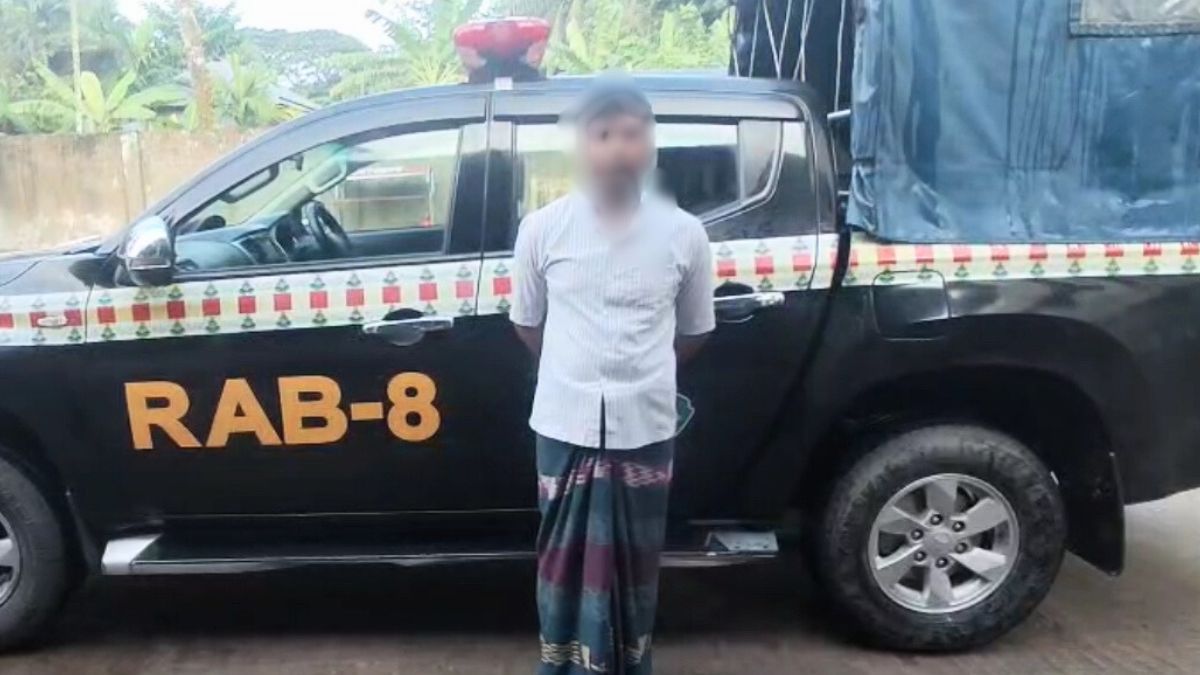 বাউফলে তরমুজবাহী ট্রলারে ডাকাতি মামলার প্রধান আসামি গ্রেপ্তার