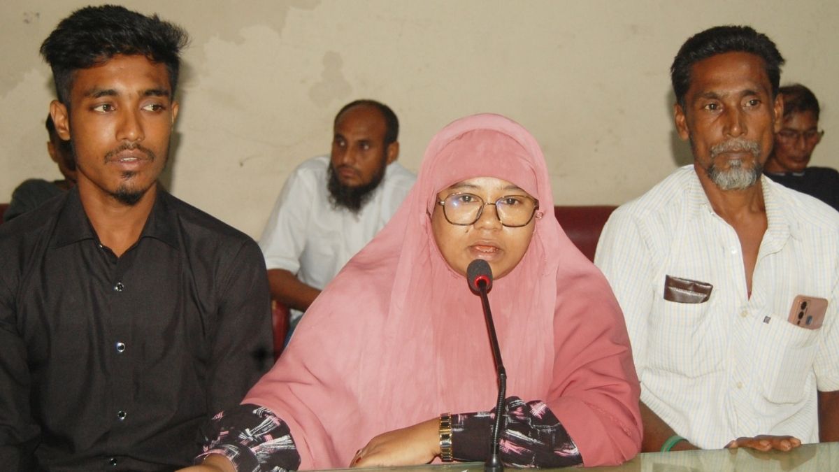 বগুড়ায় পুকুর দখলের চেষ্টা ও চাঁদাবাজির প্রতিবাদে সংবাদ সম্মেলন