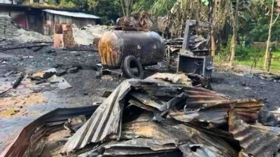 গুইমারায় ভয়াবহ অগ্নিকাণ্ডে ১৯ দোকান পুড়ে কোটি টাকার ক্ষতি