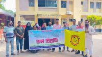 ৬ দাবিতে আলফাডাঙ্গায় স্বাস্থ্য সহকারীদের কর্মবিরতি, টিকাসেবা বন্ধ