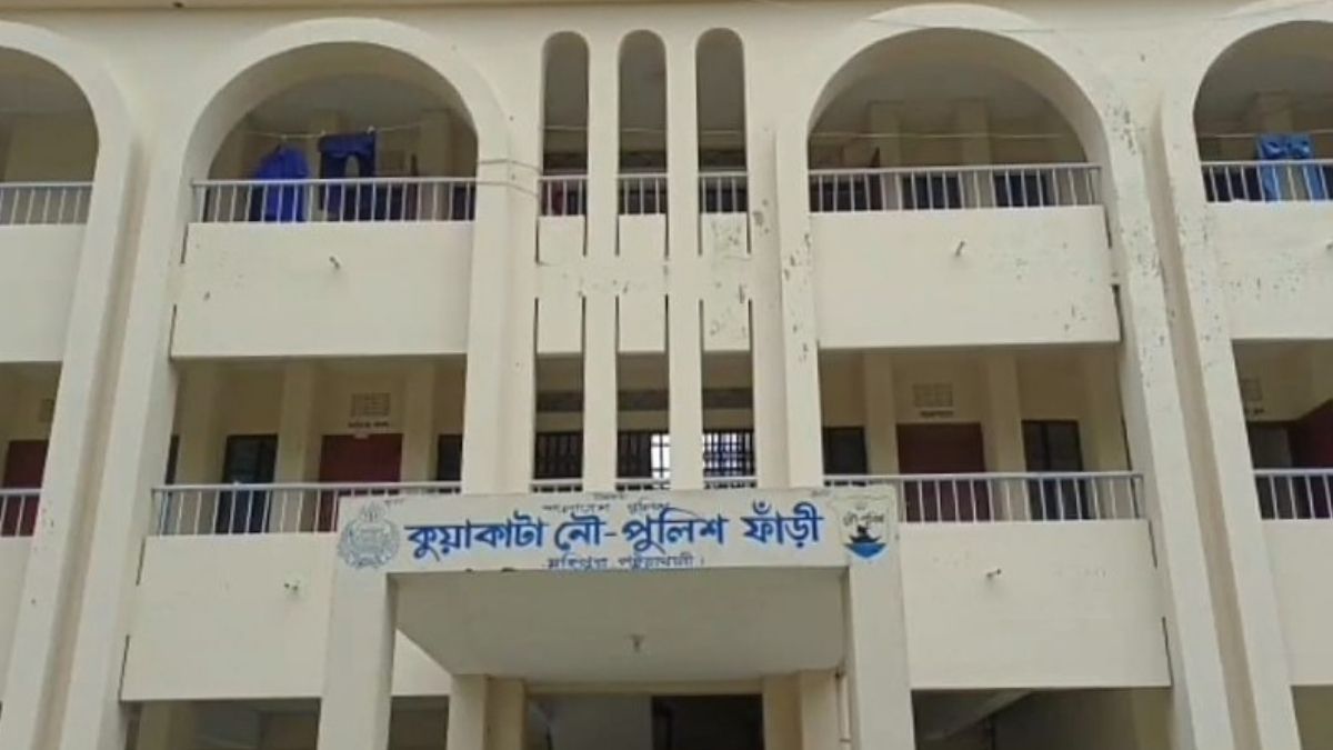 কুয়াকাটায় অজ্ঞাত যুবকের অর্ধগলিত মরদেহ উদ্ধার