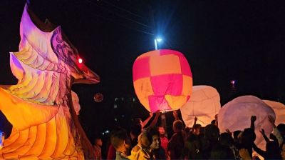 বাহারি ফানুসে বান্দরবানে বর্ণিল আকাশ