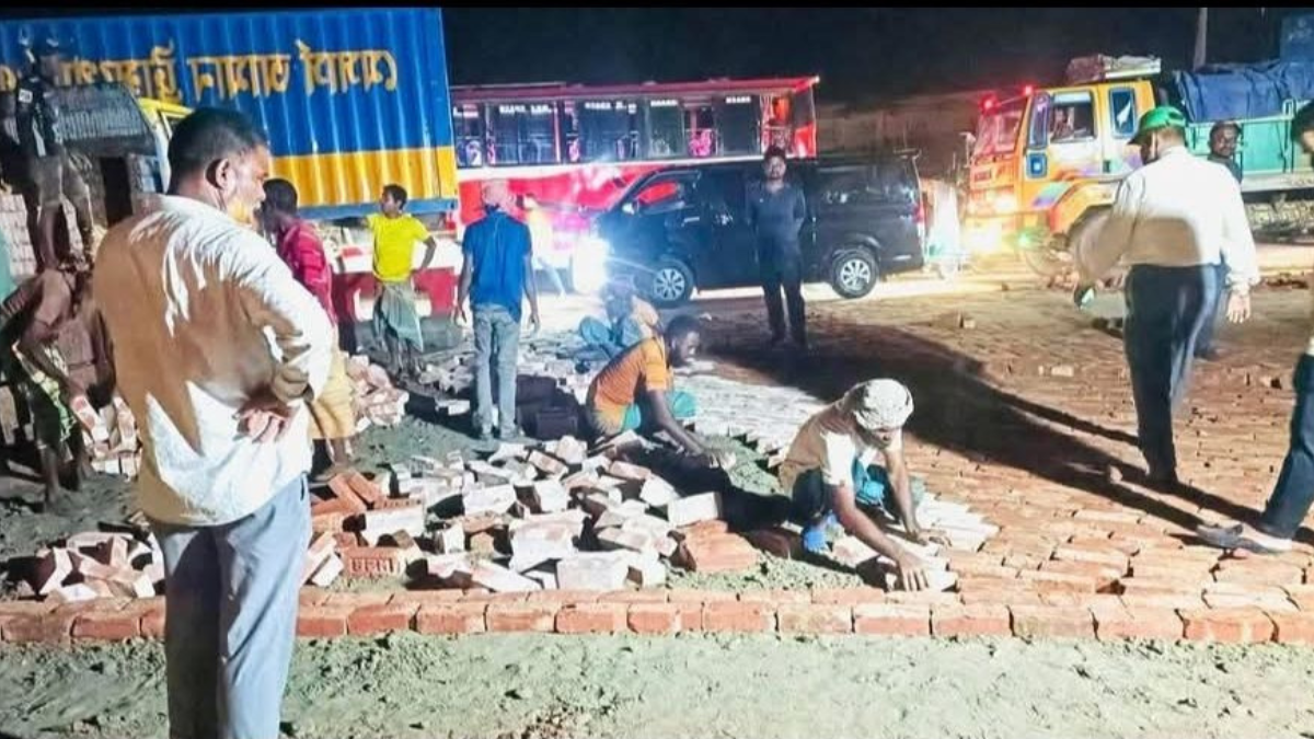 উপদেষ্টার আগমনকে ঘিরে অস্থায়ী সংস্কার, মহাসড়কে দুর্ভোগ