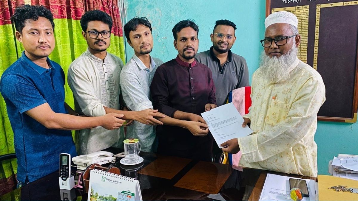 প্রতি ঘণ্টায় বাস সার্ভিস চালুর দাবি ইবি শিক্ষার্থীদের