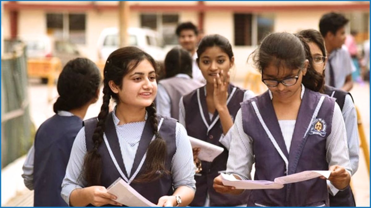 পূজার ছুটি শেষে খুলেছে মাধ্যমিক বিদ্যালয়