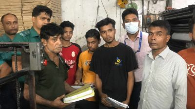পুরান ঢাকায় নকল বইয়ের ছাপাখানায় অভিযান, আটক ৫