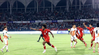 হামজার ফ্রি কিকে ১৩ মিনিটেই এগিয়ে গেলো বাংলাদেশ