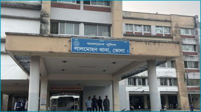 লালমোহনে নৌবাহিনীর অভিযানে মাদক কারবারি আটক
