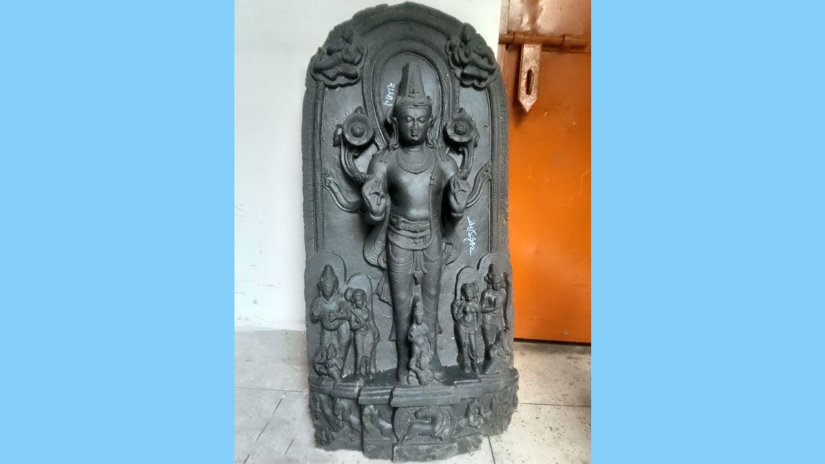 সাভার থেকে ১ কোটি ২০ লাখ টাকা মূল্যের বিষ্ণু মূর্তি উদ্ধার, গ্রেপ্তার ১