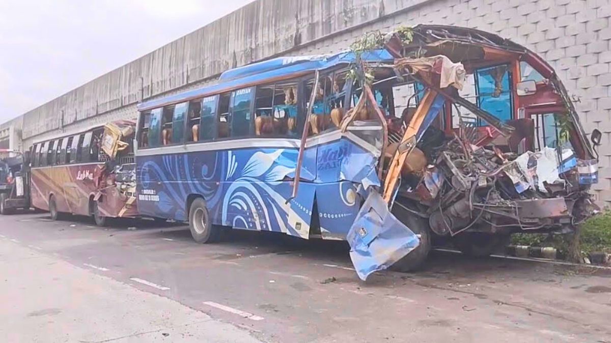 শিবচরে বাস-কাভার্ডভ্যান সংঘর্ষে নিহত ১, আহত ১০