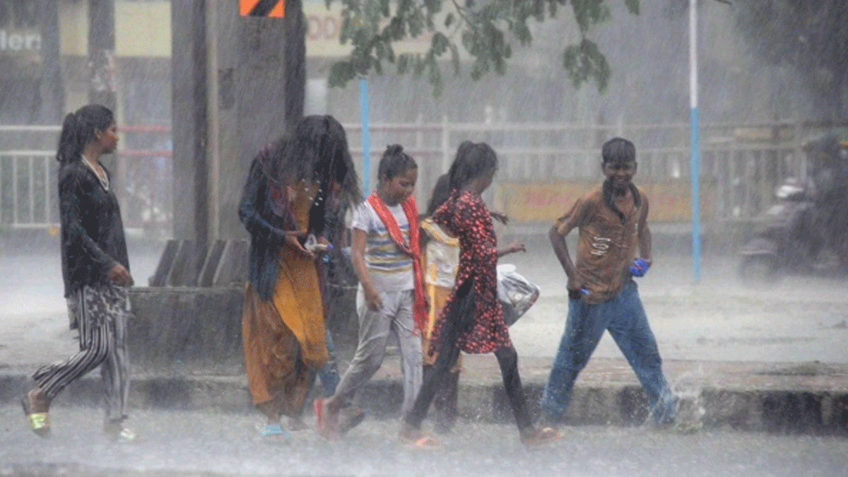 দেশে বর্ষাকাল শেষ হলেও অক্টোবরে কেন বৃষ্টি?