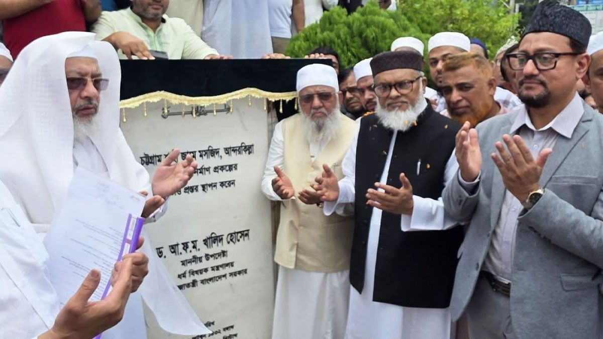 আন্দরকিল্লা শাহী জামে মসজিদ হবে দৃষ্টিনন্দন ও আইকনিক : ধর্ম উপদেষ্টা
