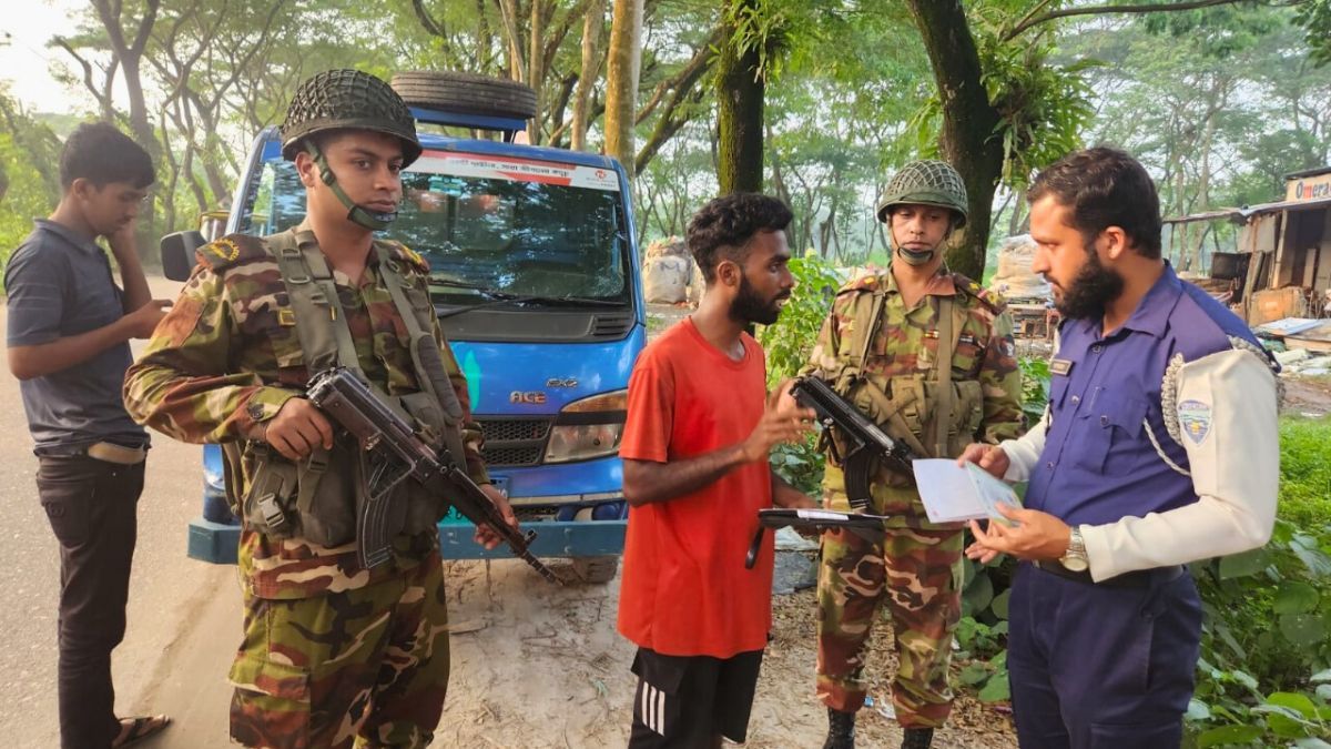 চাঁদপুরে একমাসে সেনাবাহিনীর ১৫৬ অভিযান, অস্ত্র-মাদক উদ্ধার