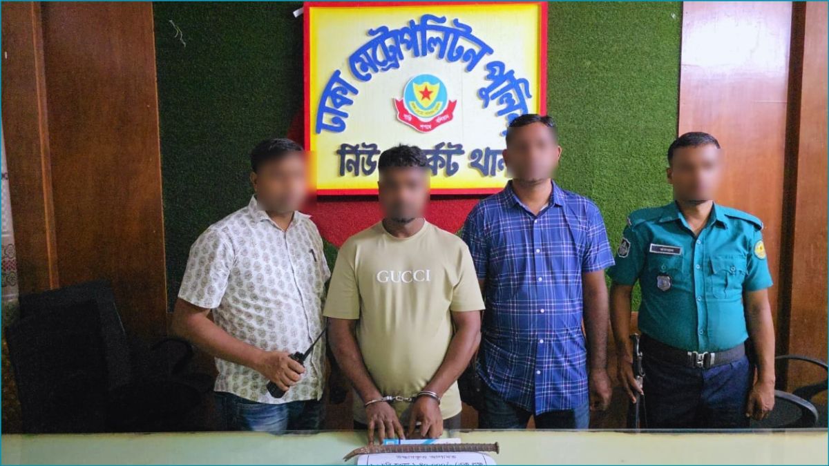 নিউমার্কেট সিটি কমপ্লেক্সে চুরি, টাকাসহ গ্রেপ্তার ১