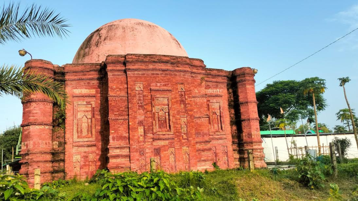 ৮০০ বছর ধরে ঐতিহ্যের প্রতীক হয়ে আছে হবিগঞ্জের যে গায়েবি মসজিদ