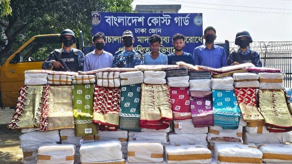 নারায়ণগঞ্জে ৮৫ লাখ টাকার ভারতীয় শাড়ি জব্দ, ২ পাচারকারী আটক