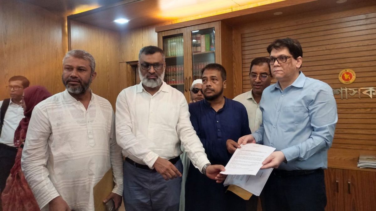 ফেনীতে মুছাপুর ক্লোজার পুনর্নির্মাণের দাবিতে স্মারকলিপি প্রদান