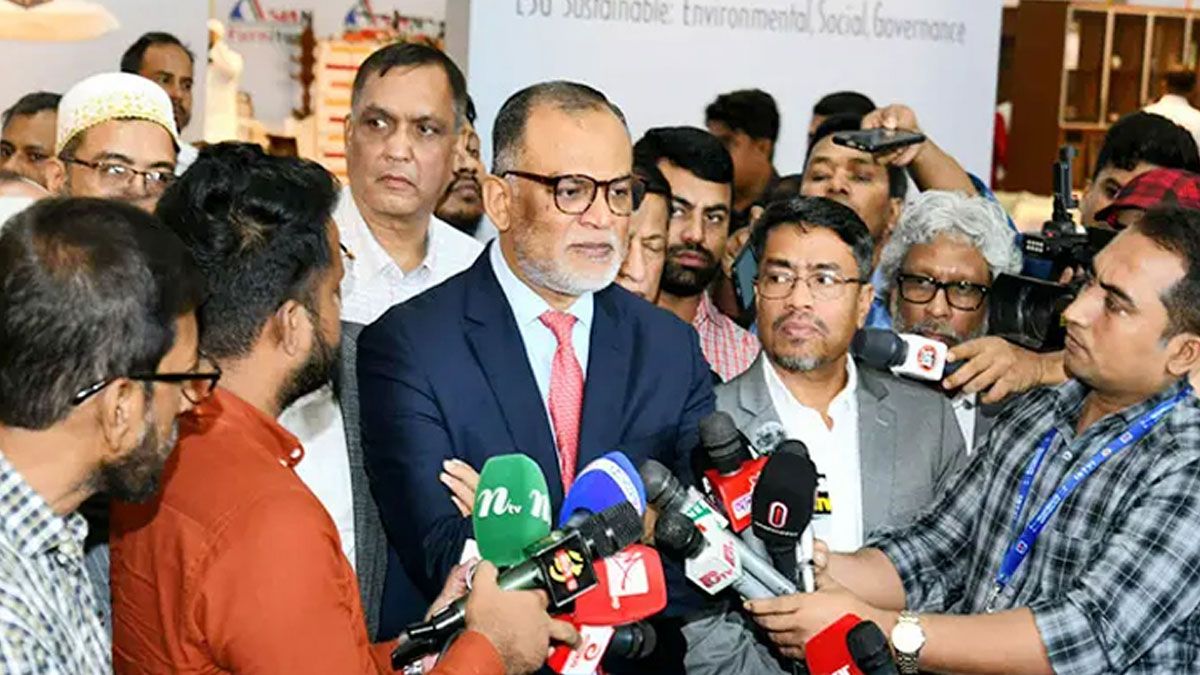 সরকার ভোজ্যতেলের দাম বাড়ায়নি : বাণিজ্য উপদেষ্টা