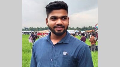এক মোটরসাইকেলে দুই বন্ধু, বাসের ধাক্কায় প্রাণ গেল একজনের