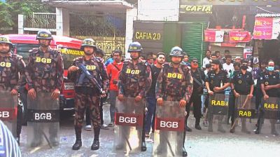 মিরপুরে অগ্নিকাণ্ডে উদ্ধার অভিযানে বিজিবি