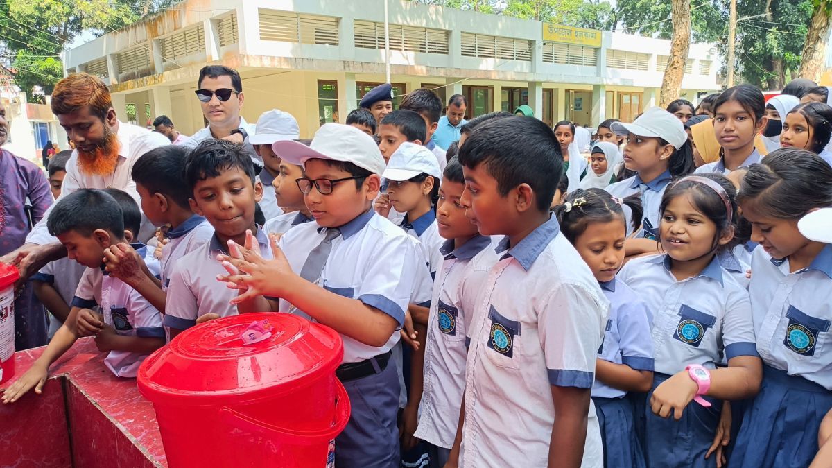 ‘হাত ধোয়ার নায়ক হোন’ প্রতিপাদ্যে বিশ্ব হাত ধোয়া দিবস পালিত