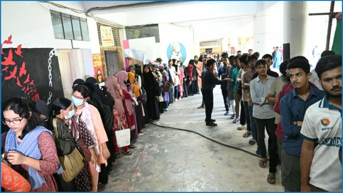 চাকসু নির্বাচনের ভোটগ্রহণ চলছে