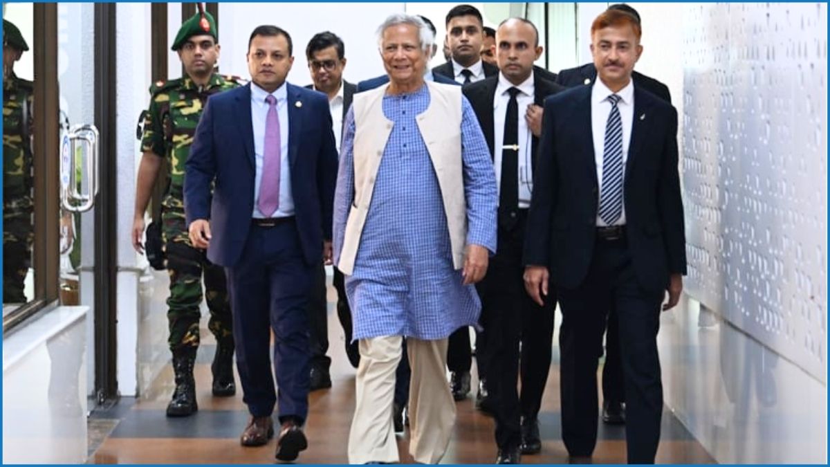 রোম সফর শেষে দেশে ফিরেছেন প্রধান উপদেষ্টা