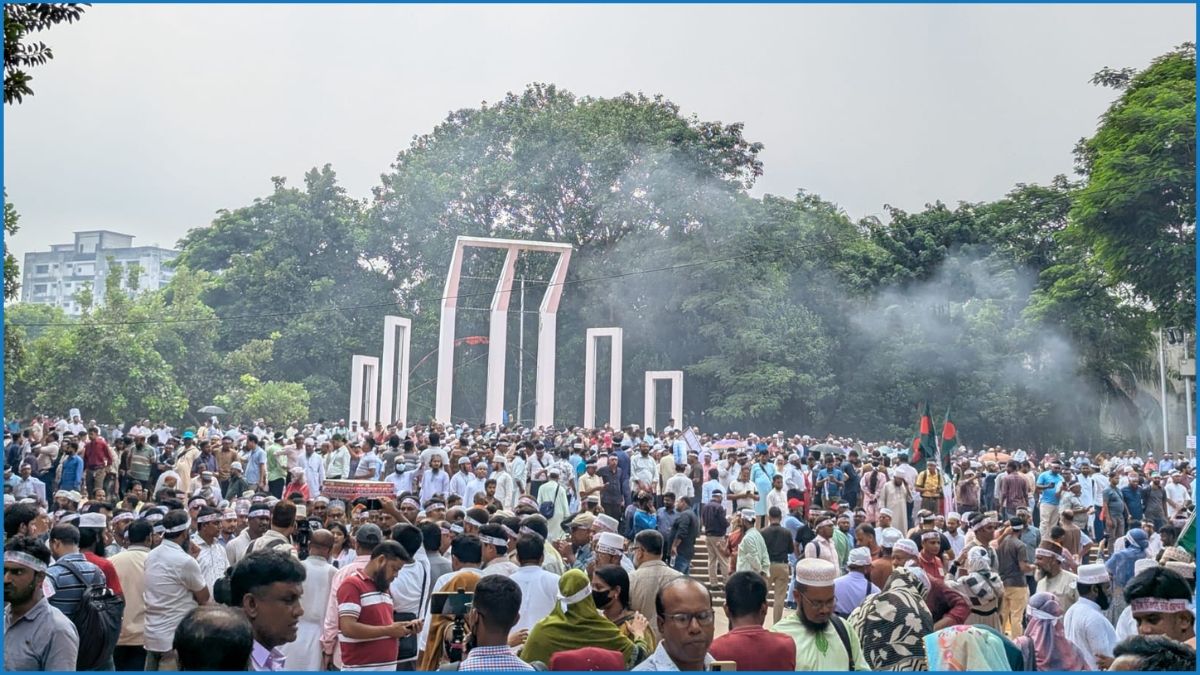 শহীদ মিনারে জড়ো হচ্ছেন শিক্ষকরা, দুপুরে শাহবাগ ব্লকেড