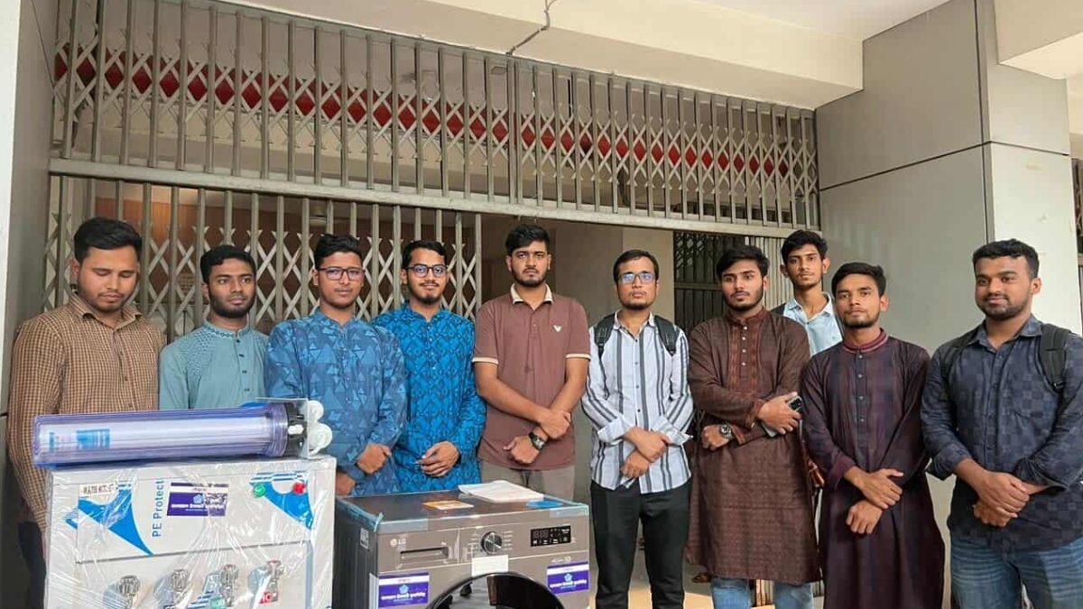জবির ছাত্রী হলে ওয়াশিং মেশিন ও পানির ফিল্টার দিল ছাত্রশিবির