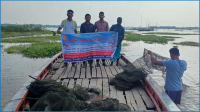 আলফাডাঙ্গায় ৩ লাখ টাকার নিষিদ্ধ চায়না দুয়ারি জাল ধ্বংস
