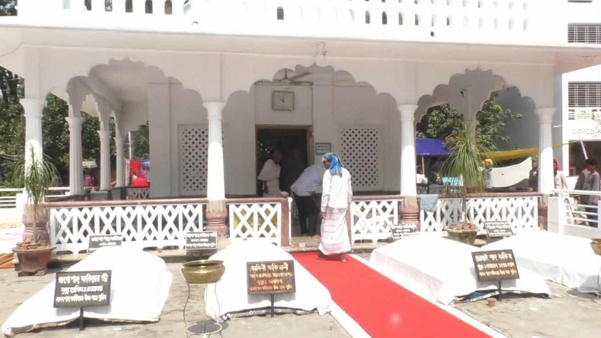 তিরোধান দিবস : লালন ভক্তদের পদচারণায় মুখরিত আখড়াবাড়ি