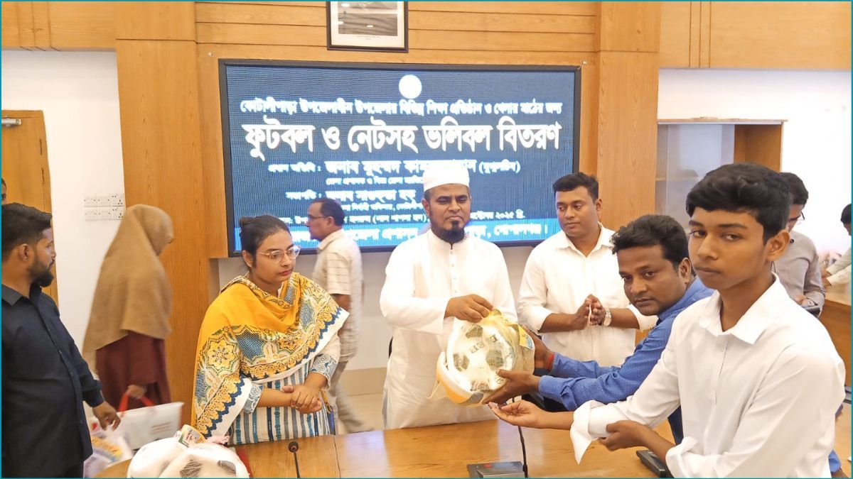 শিক্ষা-জ্ঞান ছড়িয়ে দেওয়ার মতো আনন্দ আর কিছুতে নেই : ডিসি কামরুজ্জামান