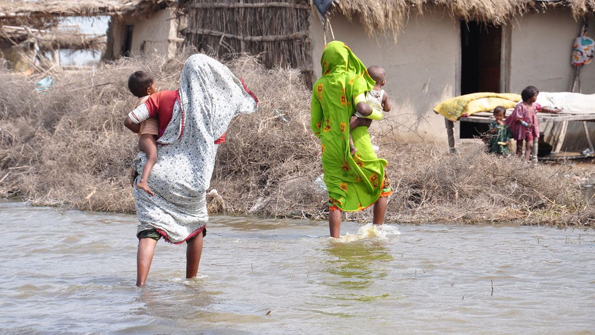 দারিদ্র্য ও জলবায়ু সংকটে পৃথিবীর ১৮ শতাংশ মানুষ