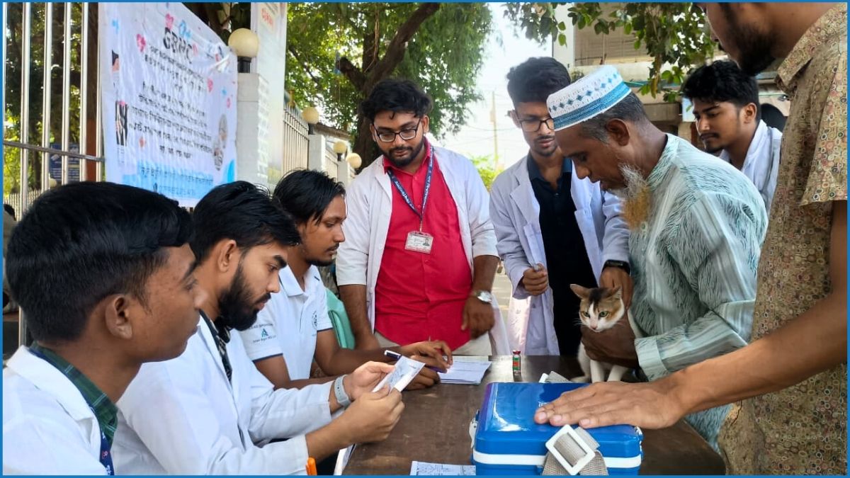 গবিতে বিনামূল্যে রেবিস টিকাদান ও স্বাস্থ্য পরীক্ষা