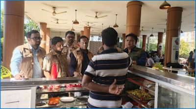 ডিআইইউ ক্যানটিনে স্বাস্থ্য ও খাবারের মান তদারকি