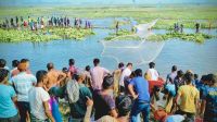 ঠাকুরগাঁওয়ে বাঁধে মাছ ধরার উৎসবে এসে হতাশ শিকারিরা